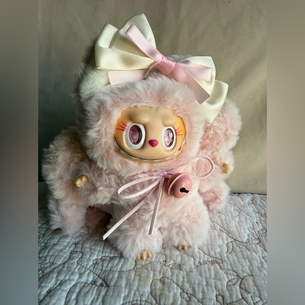 🔥 Fire Sale 🔥
Pink Custom Labubu Nine Tails Fox with Bow 17cm